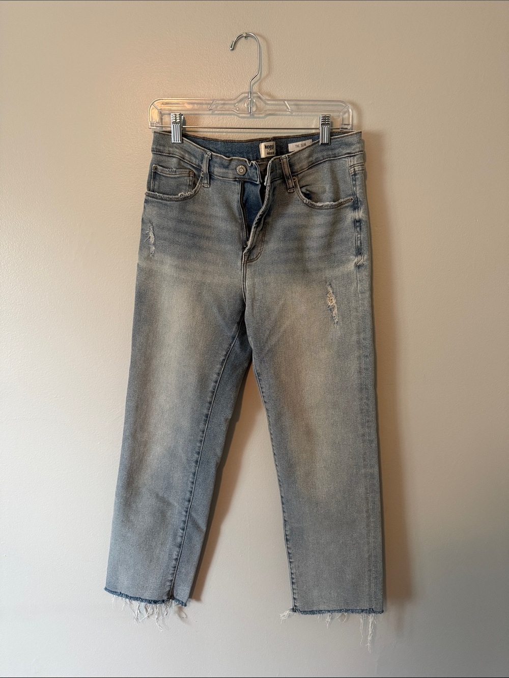 Kensie Faded Cropped Frayed-Hem Jeans